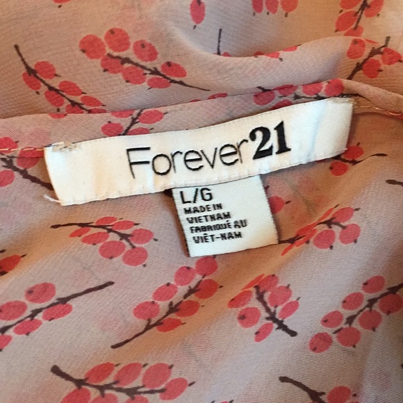 Patterned Blouse with Ivory Lace Detailing - Picture 4 of 4